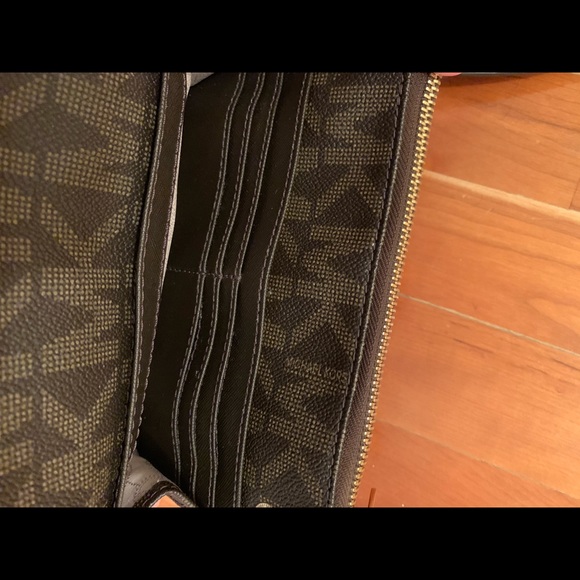 Michael Kors Crossbody - Picture 4 of 7